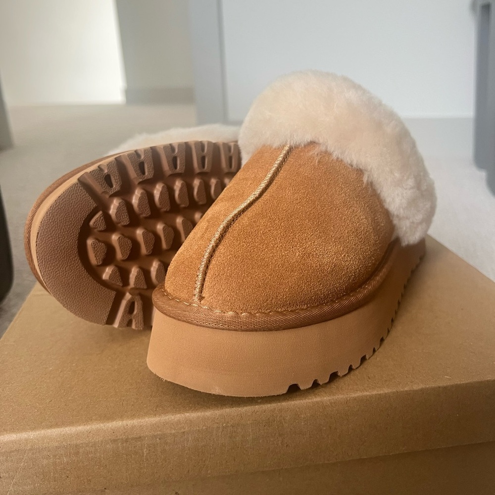 Project Cloud Slipper (size 5.5)